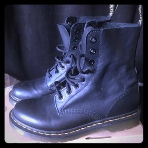 Dr. Martens Pascal 1460 boot. Size 8. Black.